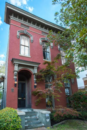 Отель Downtown Memphis Shellcrest Apartments  Мемфис